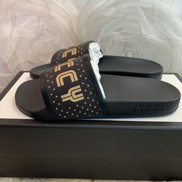 Gucci(グッチ)の☆新品☆GUCCI GUCCYプリント スライドサンダル 約23cm レディースの靴/シューズ(サンダル)の商品写真