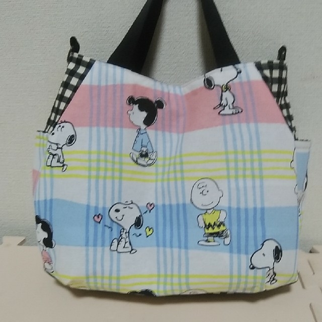 SNOOPY(スヌーピー)のハンドメイドスヌーピーてぬぐいリメイクチューリップバッグ(ショルダー紐付き) レディースのバッグ(その他)の商品写真