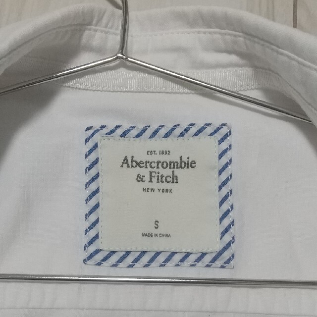 Abercrombie&Fitch(アバクロンビーアンドフィッチ)のAbercrombie＆Fitch　白シャツ レディースのトップス(シャツ/ブラウス(長袖/七分))の商品写真