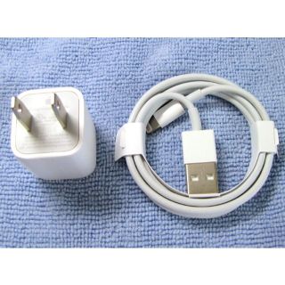 アップル(Apple)の#50  Apple 純正 ライトニングケーブル & ACアダプタ セット 新品(バッテリー/充電器)