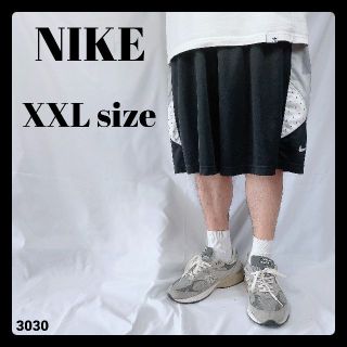 ナイキ(NIKE)のUSA古着 ナイキ ハーフパンツ 黒 サイドデザイン ビッグサイズ XXL(ショートパンツ)