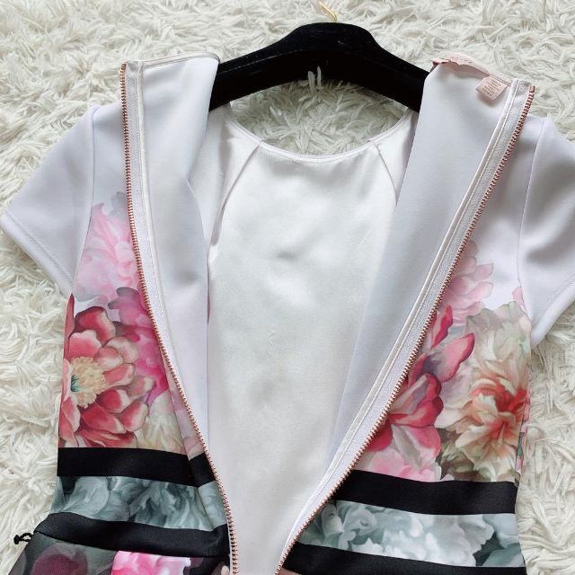 美品♡テッドベイカー 花柄 ひざ丈ワンピース 半袖 フレア Aライン 0- 美品♡テッドベイカー 花柄 ひざ丈ワンピース 半袖 フレア Aライン 0-