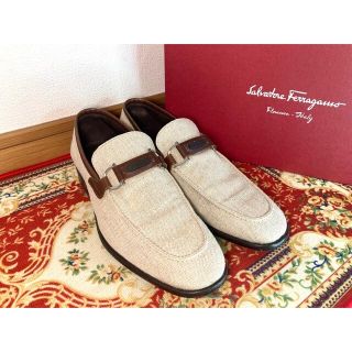 サルヴァトーレフェラガモ(Salvatore Ferragamo)の綺麗Ferragamo フェラガモ　ビットローファー ベージュ　UK 6 2/1(ドレス/ビジネス)