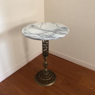 アンティーク調の大理石の花台　飾り台(コーヒーテーブル/サイドテーブル)