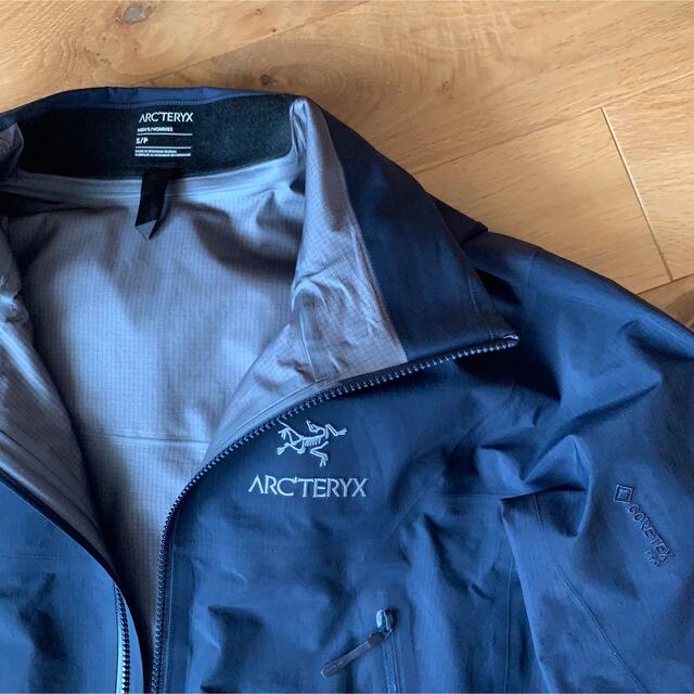 ARC'TERYX(アークテリクス)のアークテリクス  ベータAR ネイビー S/Pメンズ 【中古】 メンズのジャケット/アウター(マウンテンパーカー)の商品写真