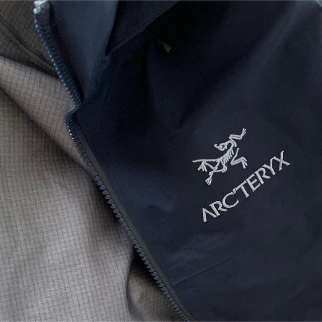 ARC'TERYX(アークテリクス)のアークテリクス  ベータAR ネイビー S/Pメンズ 【中古】 メンズのジャケット/アウター(マウンテンパーカー)の商品写真