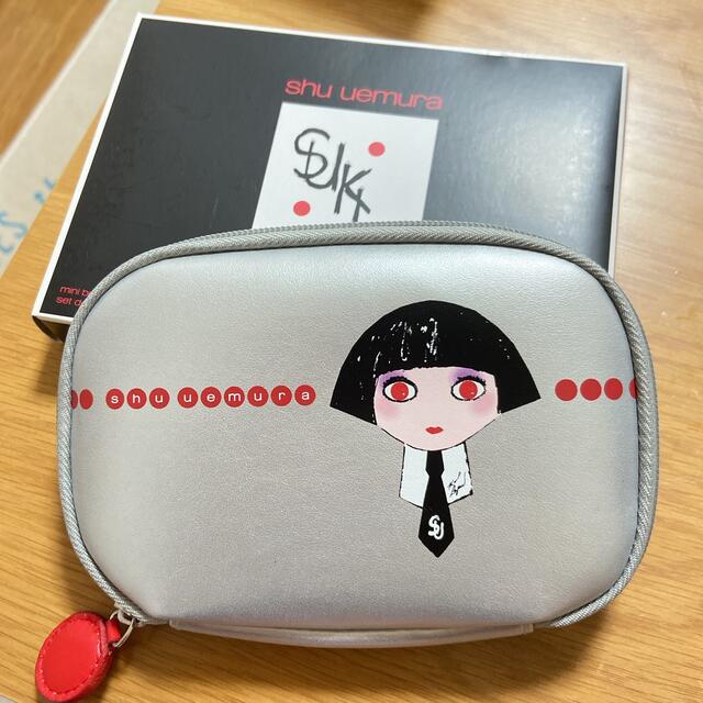 shu uemura(シュウウエムラ)の新品未使用　ブラシセット　シュウウエムラ×カールラガーフェルド　モンシュウガール コスメ/美容のキット/セット(コフレ/メイクアップセット)の商品写真