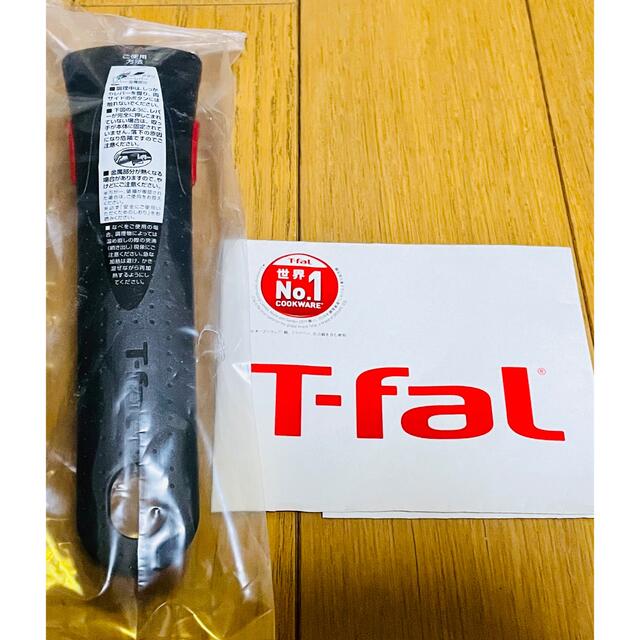 T-fal(ティファール)の新品　ティファール新製品　取っ手 取手　ハンドル　黒　ブラックツヤ消し　1本 インテリア/住まい/日用品のキッチン/食器(鍋/フライパン)の商品写真