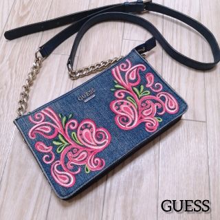 ゲス(GUESS)のゲスデニムショルダーバッグお花刺繍クロコダイル(ショルダーバッグ)