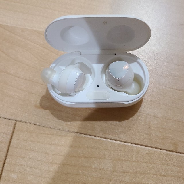 SAMSUNG(サムスン)のGALAXYBUDS+ スマホ/家電/カメラのオーディオ機器(ヘッドフォン/イヤフォン)の商品写真