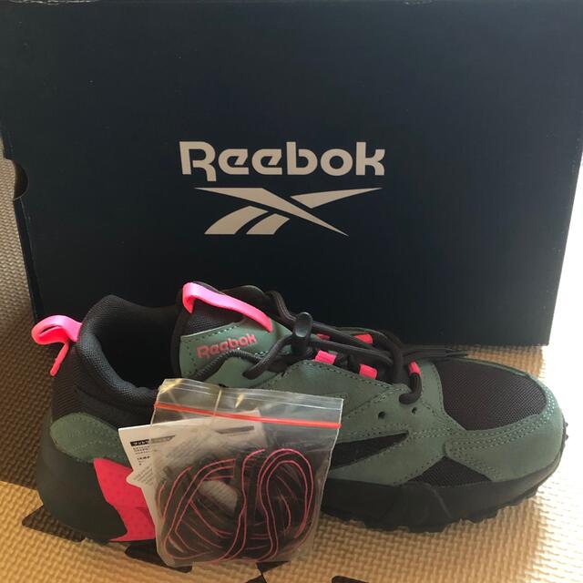 Reebok(リーボック)のGWセール♡Reebok 新品スニーカー レディースの靴/シューズ(スニーカー)の商品写真