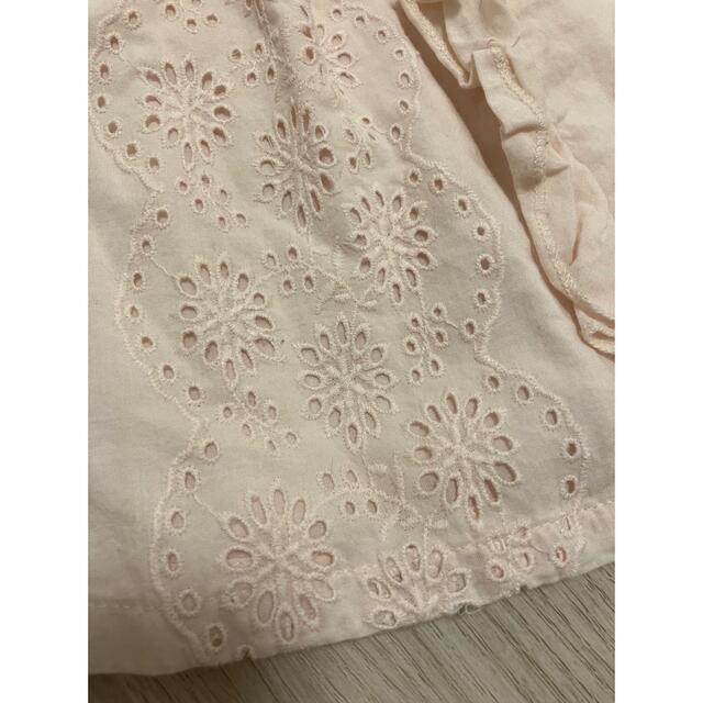 GAP(ギャップ)の【美品　BabyGAP】フリルトップス　18-24M 薄ピンク 刺繍ブラウス  キッズ/ベビー/マタニティのベビー服(~85cm)(シャツ/カットソー)の商品写真