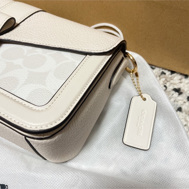 COACH(コーチ)のコーチ　COACH　GEORGIE ショルダーバッグ　白　 レディースのバッグ(ショルダーバッグ)の商品写真