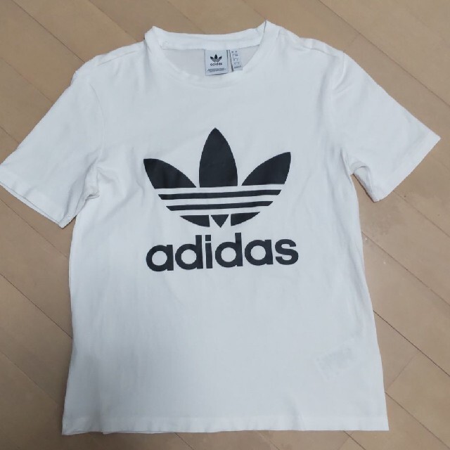 adidas(アディダス)のbibigashiさま アディダス Tシャツ ロゴTシャツ カットソー レディースのトップス(Tシャツ(半袖/袖なし))の商品写真