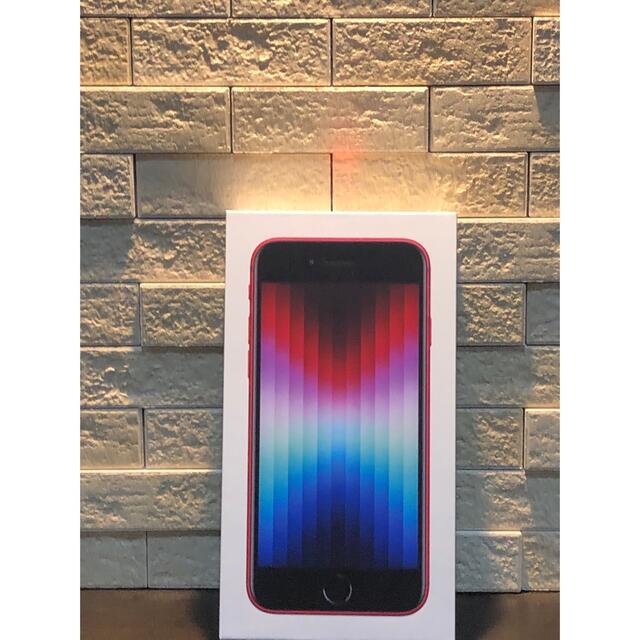 Apple(アップル)のiPhone SE3 64GB RED スマホ/家電/カメラのスマートフォン/携帯電話(スマートフォン本体)の商品写真