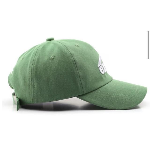 ワンポイントベースボールキャップ　ユニセックス　レッド　新品未使用 レディースの帽子(キャップ)の商品写真
