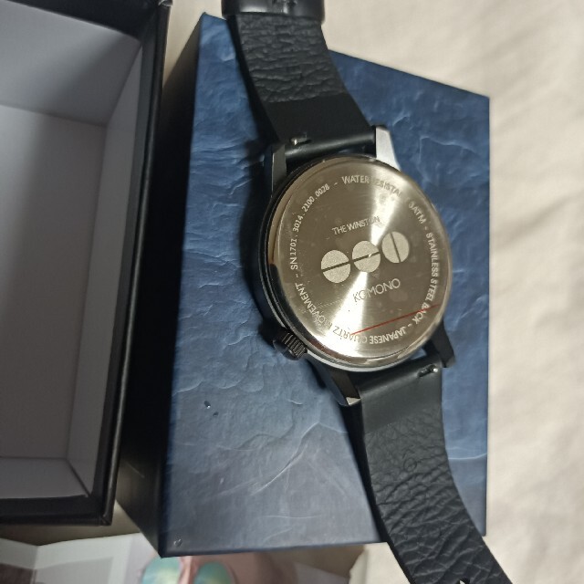 新品　稼働中コモノ  ウィンストン ピューター KOMONO WINSTON メンズの時計(腕時計(アナログ))の商品写真