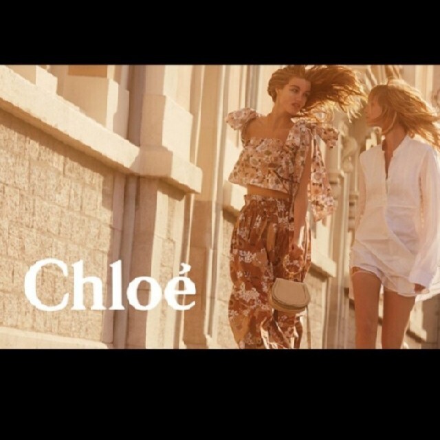 Chloe(クロエ)の新品　定価10.7万　クロエ　クロップドブラウス　フローラルプリント   タグ付 レディースのトップス(チュニック)の商品写真