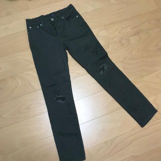 ギャップ(GAP)のGAP カーキ色ダメージジーンズ(デニム/ジーンズ)