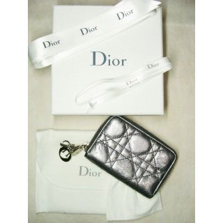 Christian Dior(名刺入れ/定期入れ ・ ピンク/桃色系)のフリマ Christian Dior(名刺入れ/定期入れ ・ ピンク/桃色系)のフリマ