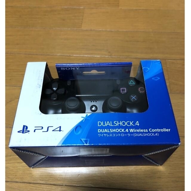 PlayStation4 純正コントローラー　ブラック　送料込み エンタメ/ホビーのゲームソフト/ゲーム機本体(その他)の商品写真