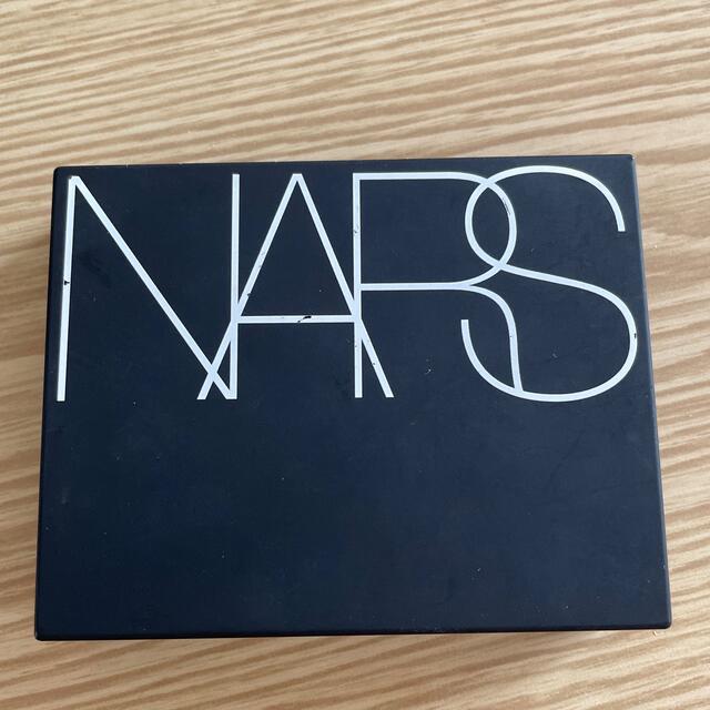 NARS(ナーズ)のNARS ライトリフレクティングセッティングパウダー　プレスト　N コスメ/美容のベースメイク/化粧品(フェイスパウダー)の商品写真