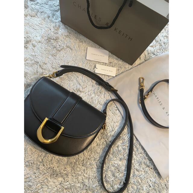 バッグとし Charles and Keith - 新品未使用 カビーヌ サドルバッグ 2way Bagの通販 by kyonn's shop|チャールズアンドキースならラクマ ックです