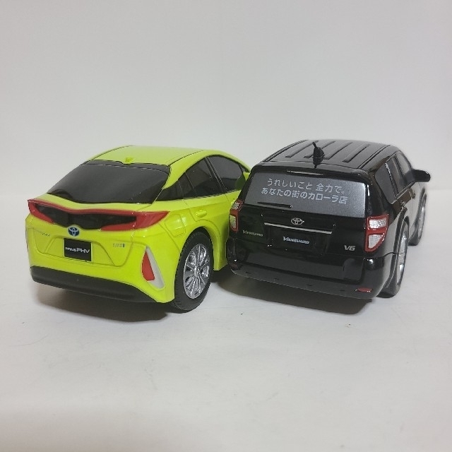 トヨタ(トヨタ)のトヨタ プリウスPHV&ヴァンガード プルバックカー 2台セット エンタメ/ホビーのおもちゃ/ぬいぐるみ(ミニカー)の商品写真
