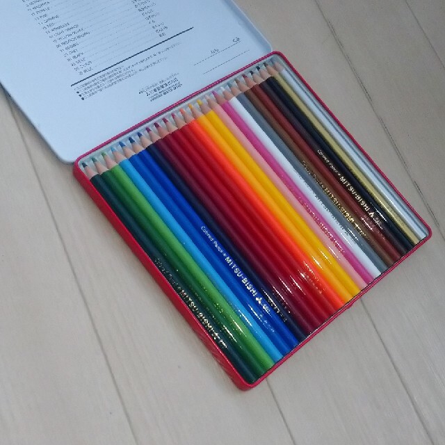 （セット売り）ユニ色鉛筆　２４色　やさしい大人の塗り絵　きれいな花編 エンタメ/ホビーの本(アート/エンタメ)の商品写真