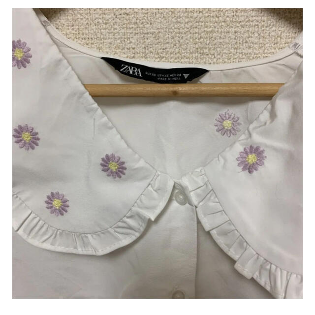 ZARA(ザラ)のZARA 花柄　フリルブラウス レディースのトップス(シャツ/ブラウス(長袖/七分))の商品写真