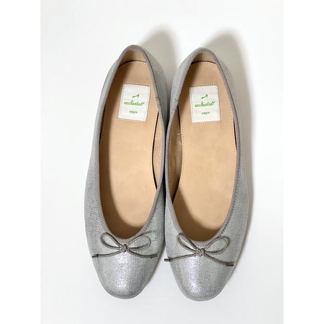 エンチャンテッド enchanted リボンフラットシューズ シルバー レディースの靴/シューズ(バレエシューズ)の商品写真