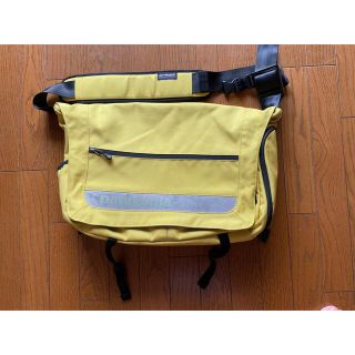 パタゴニア(patagonia)のパタゴニア　メッセンジャーバッグ yellow (メッセンジャーバッグ)