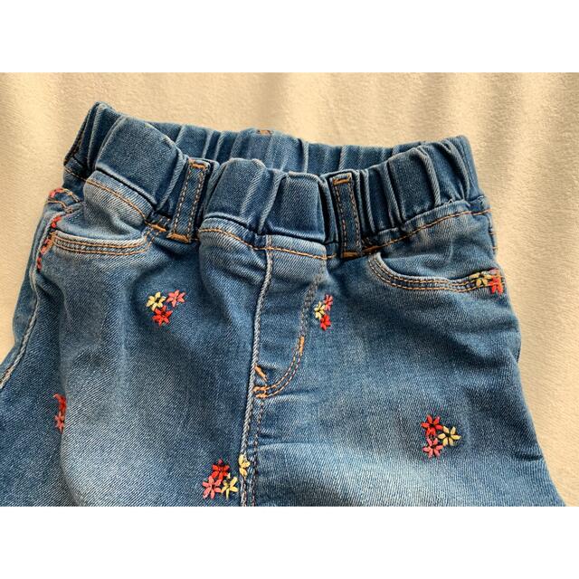 GAP Kids(ギャップキッズ)のGAP 小花柄　刺繍　デニム　パンツ　90 95 100cm キッズ/ベビー/マタニティのキッズ服女の子用(90cm~)(パンツ/スパッツ)の商品写真