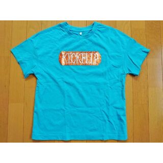 ジーユー(GU)の【キラキラ】リバーシブル・スパンコールTシャツ青150(Tシャツ/カットソー)