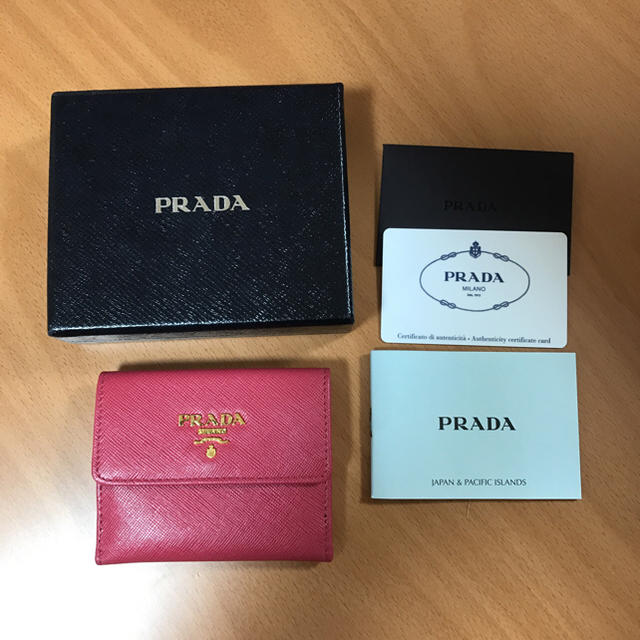 PRADA(プラダ)の今週限定‼️値下げ‼️PRADA小銭入れ カードケース レディースのファッション小物(コインケース)の商品写真