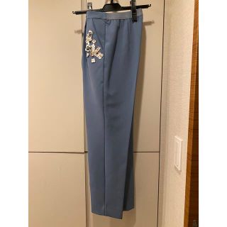 チェスティ(Chesty)のチェスティ  chesty フラワービジューパンツ　1サイズ(クロップドパンツ)