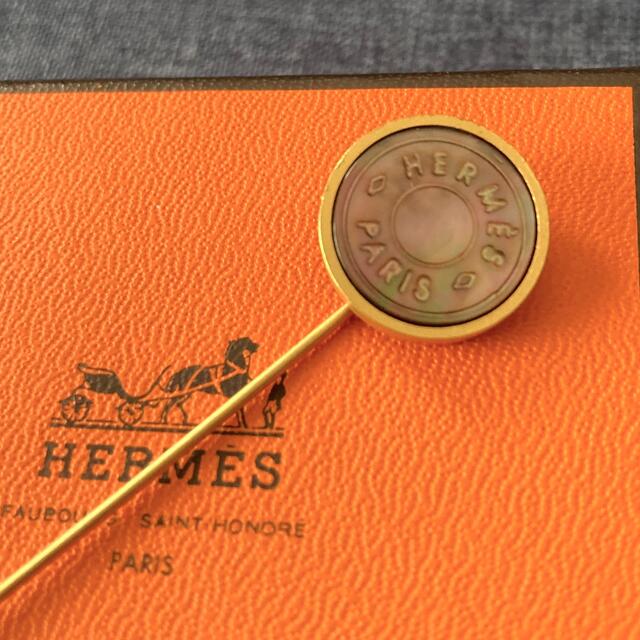 エルメス　HERMES バッジ　バッヂ　ブローチ　シェーヌダンクル　オレンジ新品