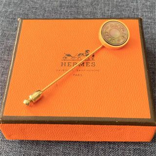 エルメス(Hermes)のHERMES ピンブローチ バッチ コサージュ(ブローチ/コサージュ)