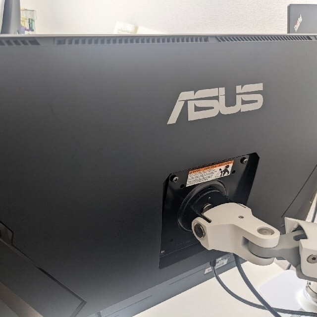 ASUS(エイスース)のASUS 4K 144hz 28型モニター スマホ/家電/カメラのPC/タブレット(ディスプレイ)の商品写真