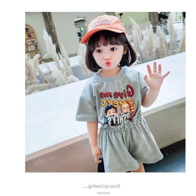 キッズセットアップ　ゆったりＴシャツ　ショートパンツ　女の子夏服グレー110 キッズ/ベビー/マタニティのキッズ服女の子用(90cm~)(ワンピース)の商品写真