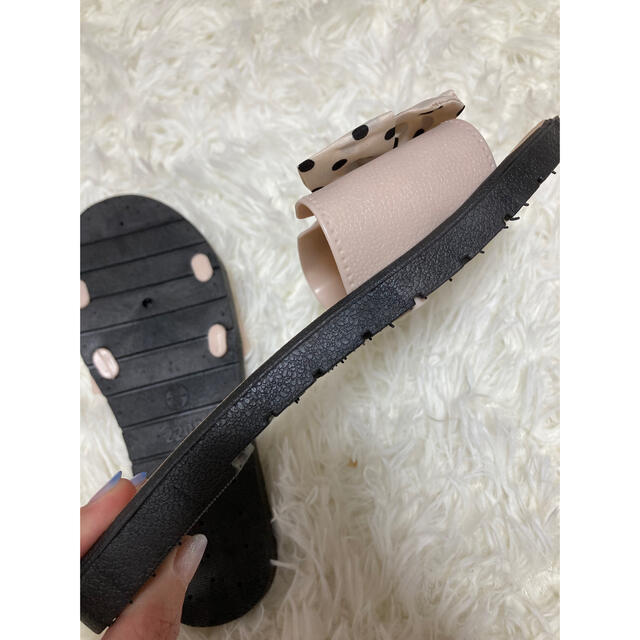 【新品未使用】フラットサンダル　ホワイト レディースの靴/シューズ(サンダル)の商品写真