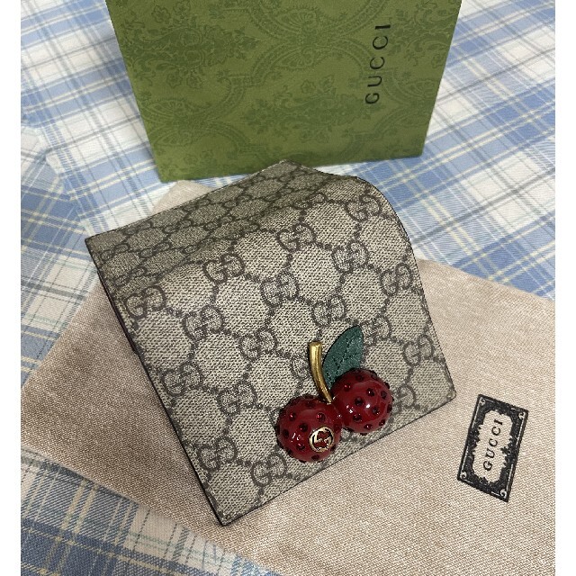 即納最新品 Gucci - グッチ 極美品 GGスプリーム 二つ折り財布
