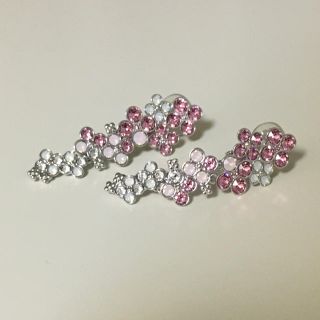 スワロフスキー(SWAROVSKI)のスワロフスキーのイヤリング💕(イヤリング)