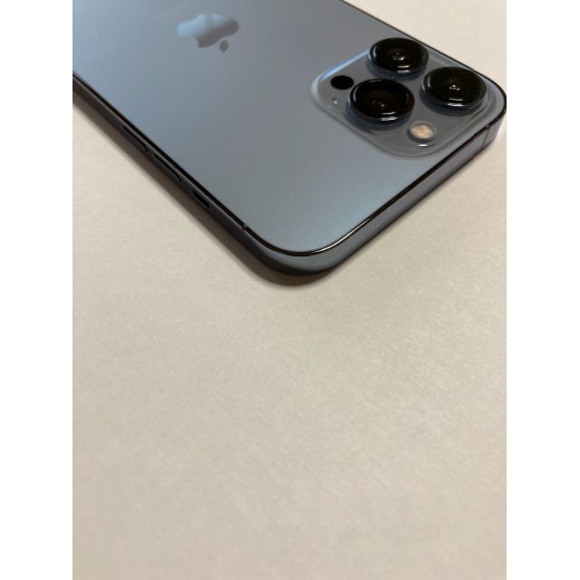 Apple(アップル)の超美品中古！iPhone 13 Pro Max 256GB SIMフリー シエラ スマホ/家電/カメラのスマートフォン/携帯電話(スマートフォン本体)の商品写真