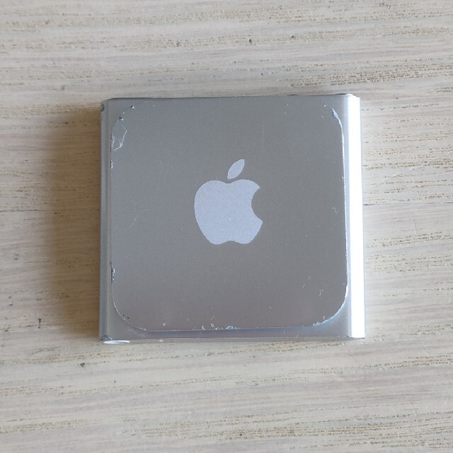 iPod(アイポッド)のiPod nano 第6世代 8G シルバー　MC525LL スマホ/家電/カメラのオーディオ機器(ポータブルプレーヤー)の商品写真