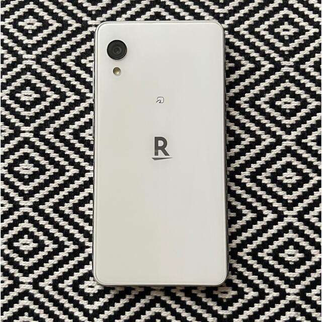 Rakuten(ラクテン)のRAKUTEN mini C330 クールホワイト 中古 スマホ/家電/カメラのスマートフォン/携帯電話(スマートフォン本体)の商品写真