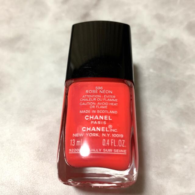 CHANEL(シャネル)のCHANEL ヴェルニ 596 ネオンピンク ネイルカラー ポリッシュ ② コスメ/美容のネイル(マニキュア)の商品写真