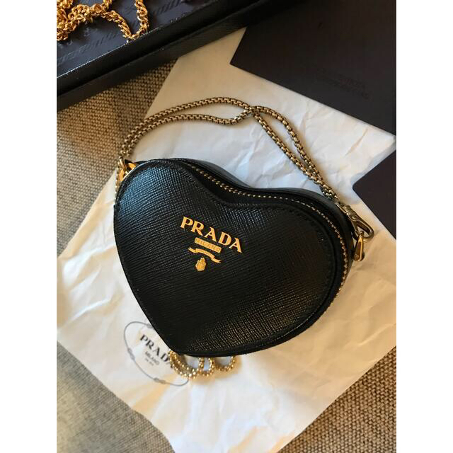 レディース週末お値下げ！　  PRADA プラダ　ハート　ミニバッグ