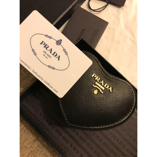 PRADA(プラダ)の 週末お値下げ！　  PRADA プラダ　ハート　ミニバッグ レディースのバッグ(ショルダーバッグ)の商品写真