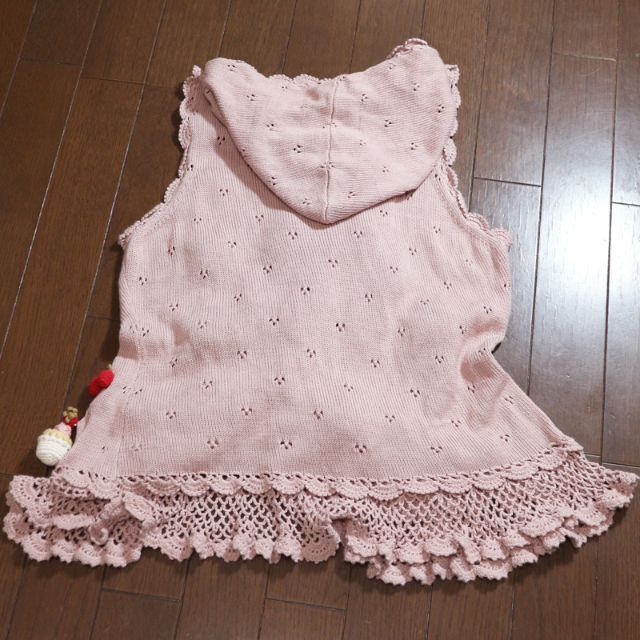 PINK HOUSE(ピンクハウス)のピンクハウス♡スイーツモチーフ♡綿ニットのフリルレースデザイン　フード付きベスト レディースのトップス(ベスト/ジレ)の商品写真